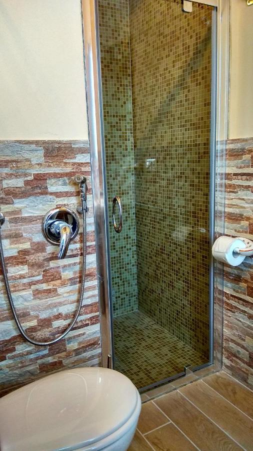 Bed and Breakfast Le Rondini Di San Donato Lukka Zewnętrze zdjęcie
