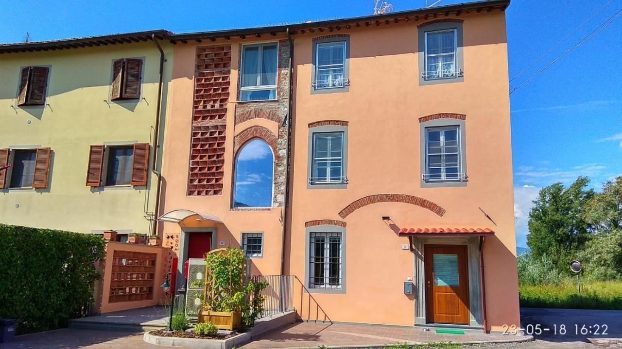 Bed and Breakfast Le Rondini Di San Donato Lukka Zewnętrze zdjęcie