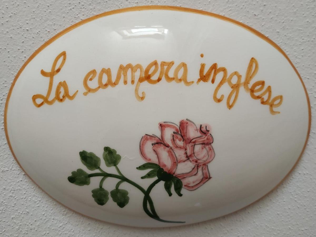 Bed and Breakfast Le Rondini Di San Donato Lukka Zewnętrze zdjęcie