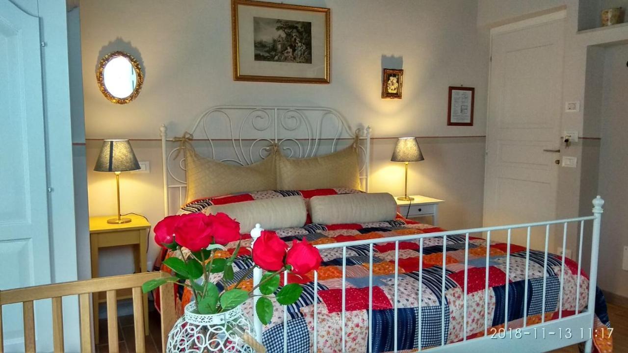 Bed and Breakfast Le Rondini Di San Donato Lukka Zewnętrze zdjęcie