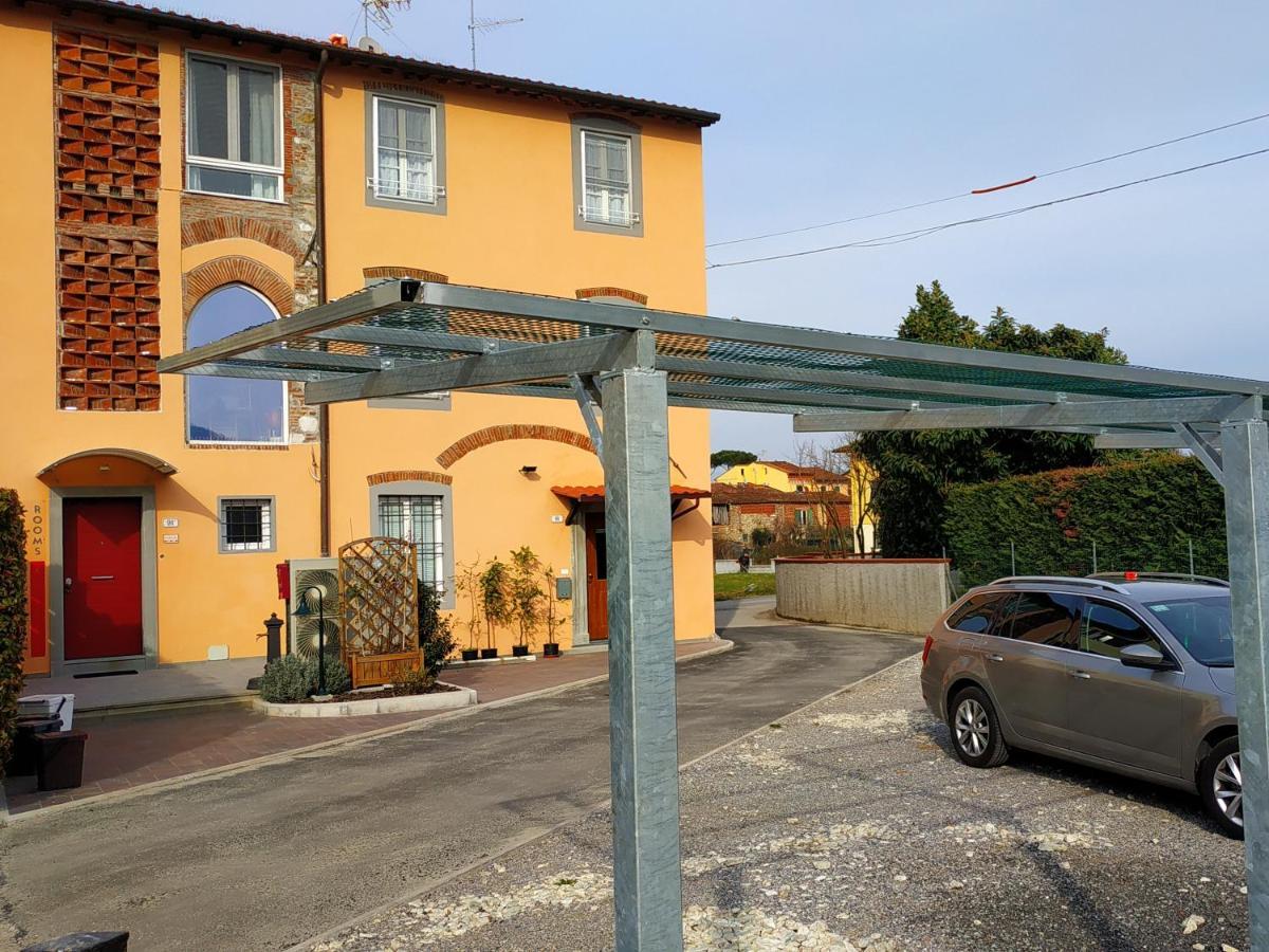 Bed and Breakfast Le Rondini Di San Donato Lukka Zewnętrze zdjęcie