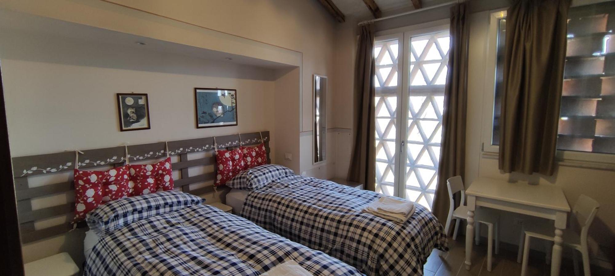 Bed and Breakfast Le Rondini Di San Donato Lukka Pokój zdjęcie